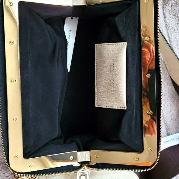 Authentic MARC JACOBS '"swinger" leather purse - NWT - Picture 3 of 5